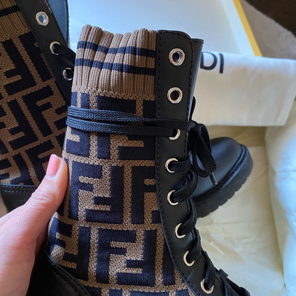 ♥️ FLASH SALE!!! ♥️ Fendi Boots 6.5 Rockoko Combat Boots
Brown Boots Fall Boots